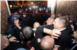 BRANITELJI DEMANTIRALI OSTOJIĆA: Policajac pokušao oteti branitelja i davio ga, ove fotografije sve pokazuju!