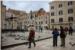 JUŽINA IH NE ZAUSTAVLJA Stradunom šetali i turisti i domaći