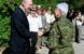 Premijerka Kosor prošetala i pozirala u vojničkoj uniformi