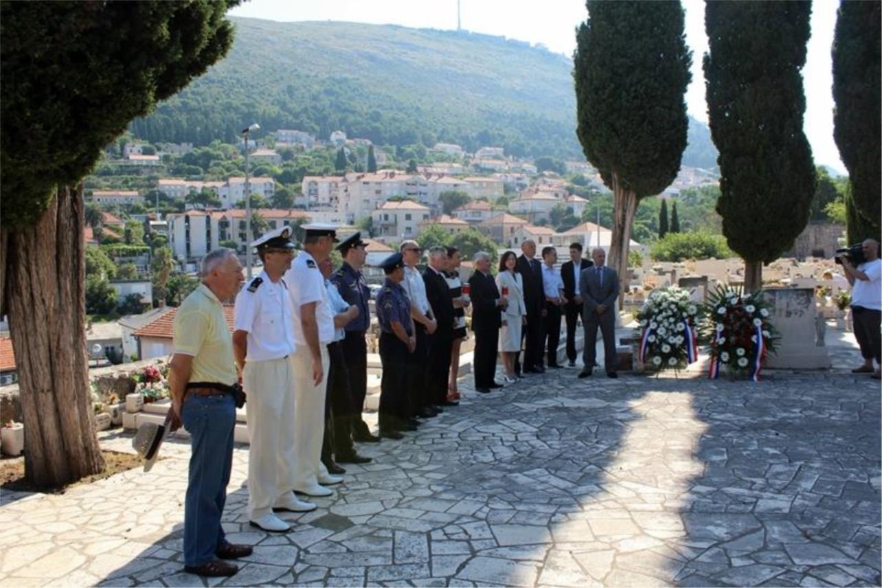 Položeni vijenci na Spomen groblju boraca Narodnooslobodilačkog rata na Boninovu 0
