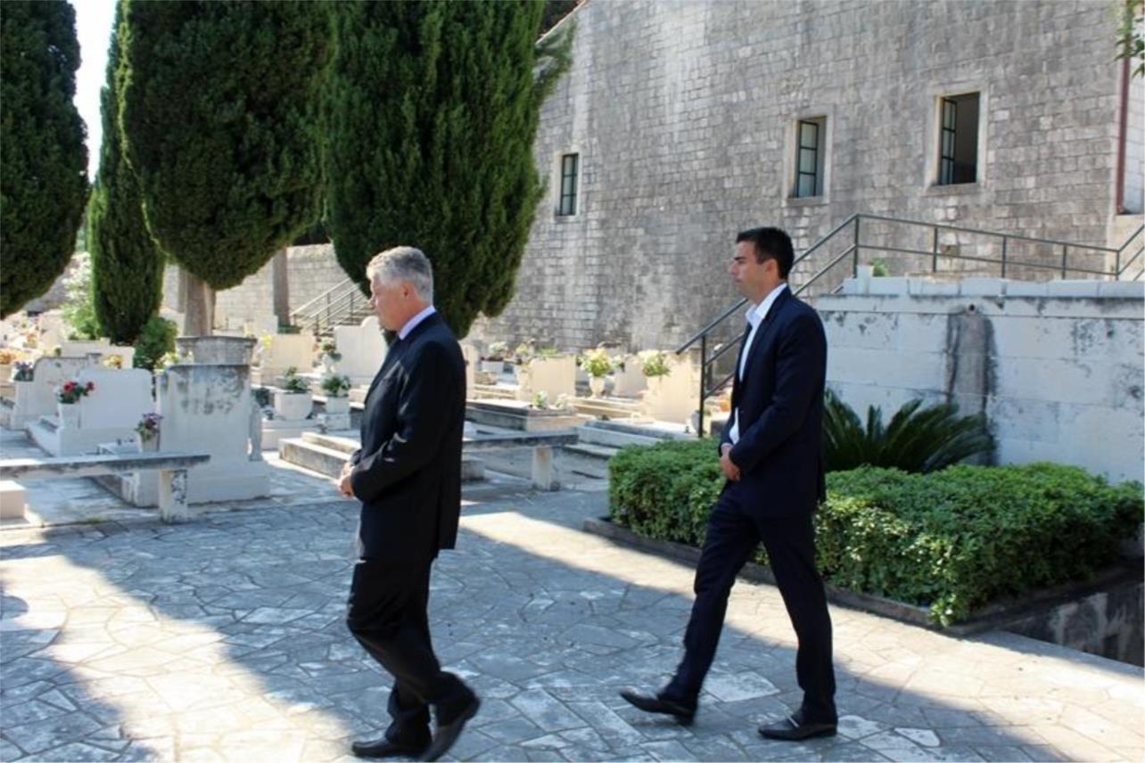 Položeni vijenci na Spomen groblju boraca Narodnooslobodilačkog rata na Boninovu 0