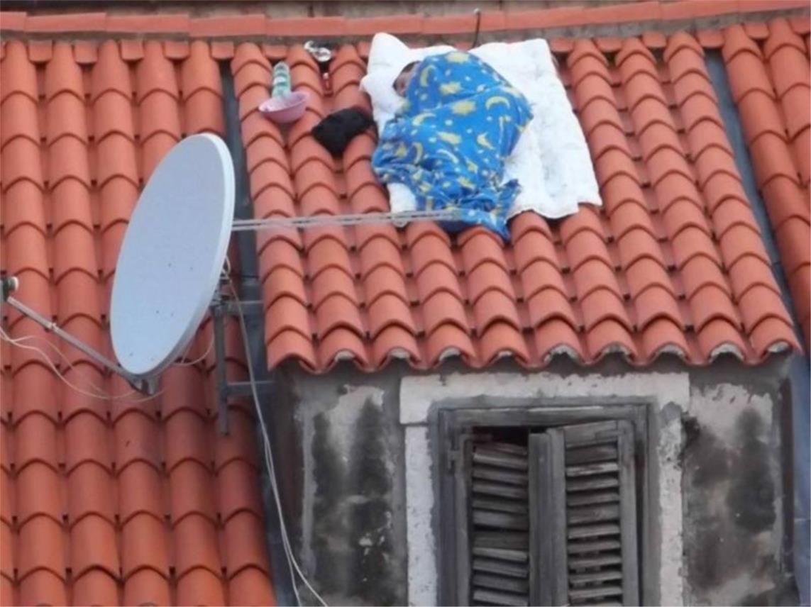 Spavač na krovu-Dubrovnik 0