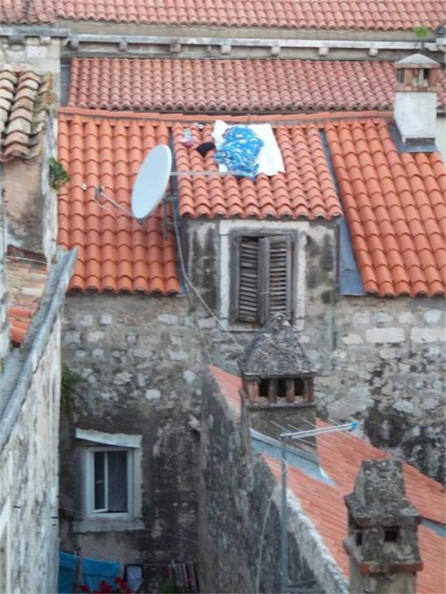 Spavač na krovu-Dubrovnik 0