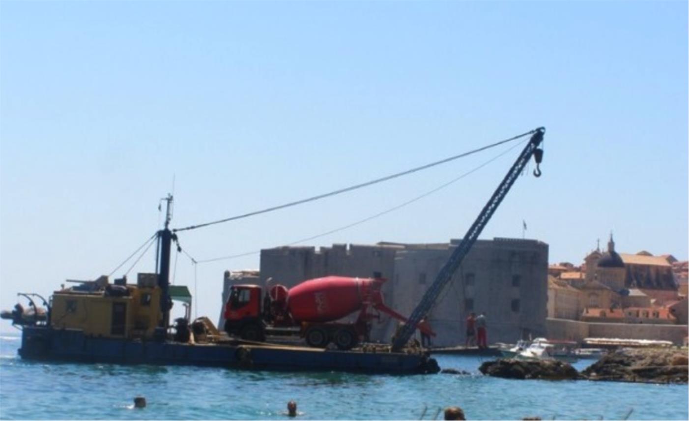 Betoniranje pokraj plaže Banje