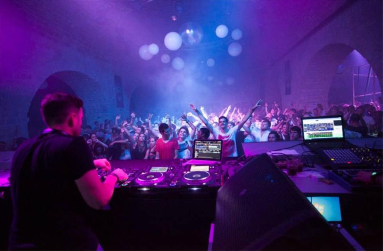 DJ  Eddie Thoneick u Revelinu 0