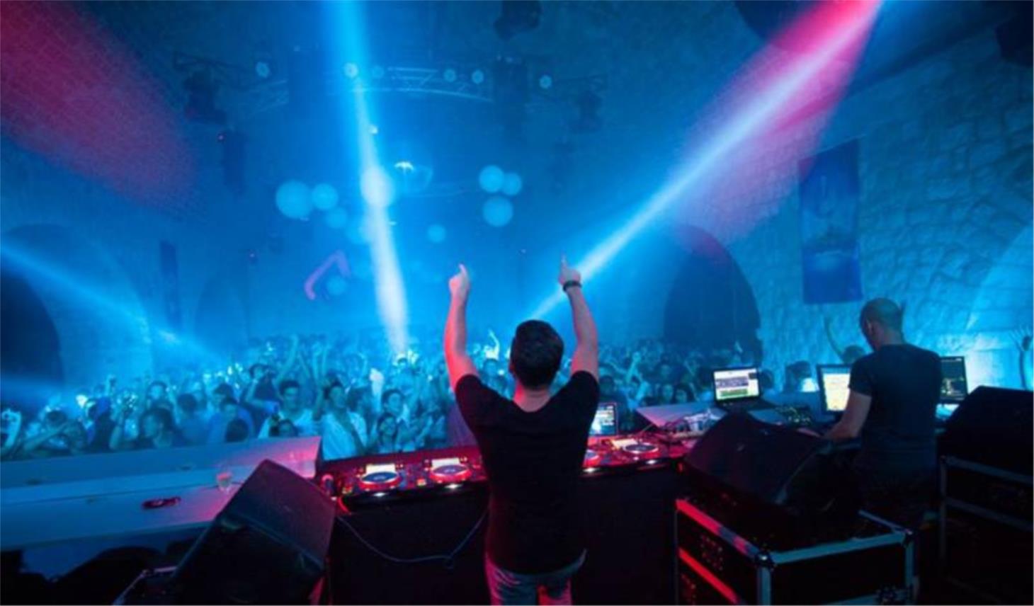 DJ  Eddie Thoneick u Revelinu 0
