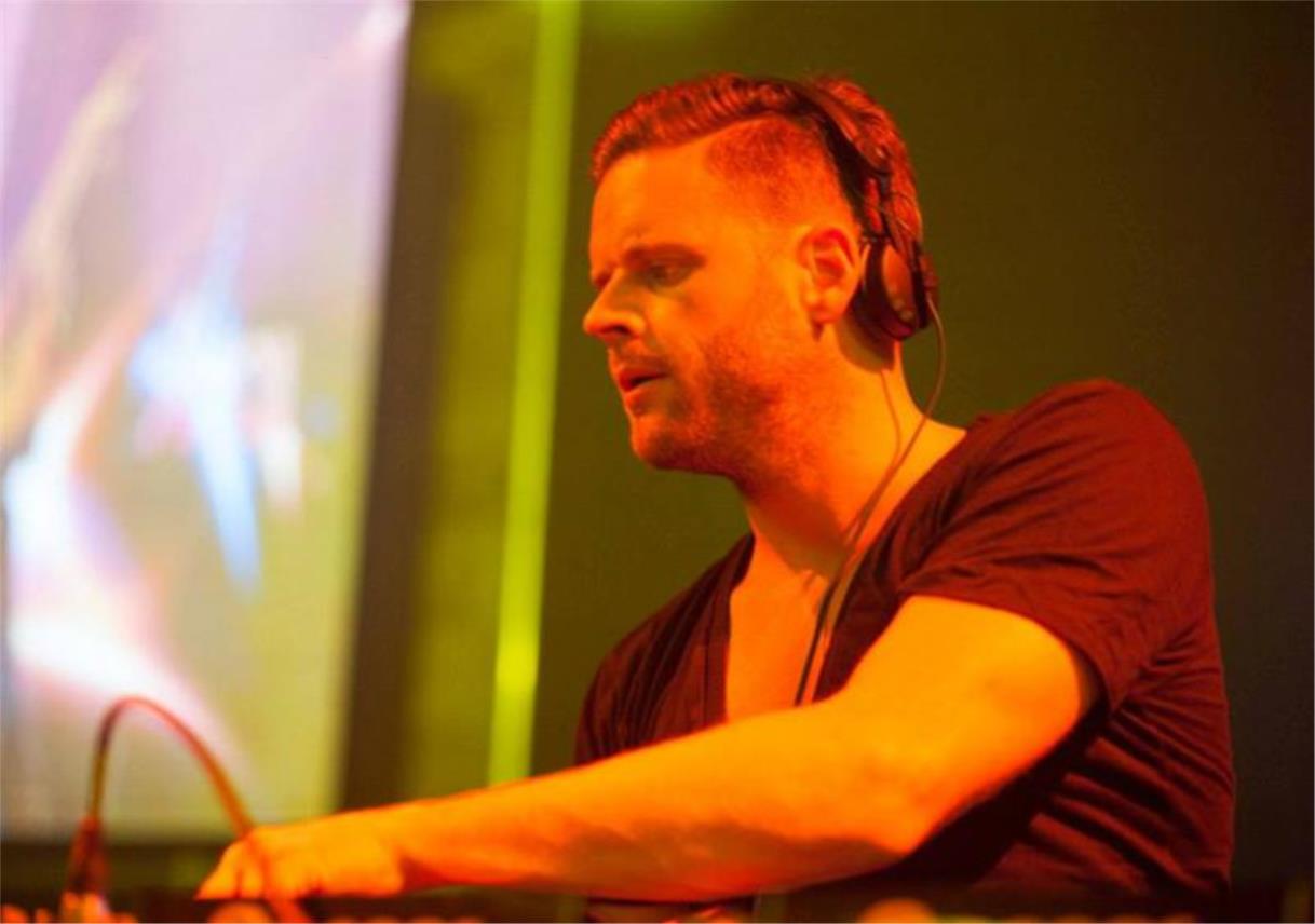 DJ  Eddie Thoneick u Revelinu 0