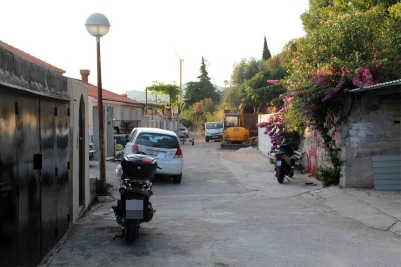 Parking Gornji Kono  0