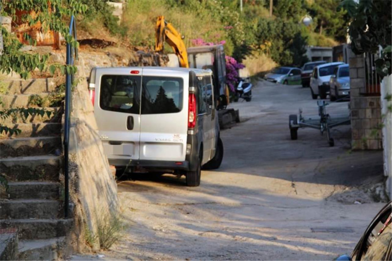 Parking Gornji Kono  0