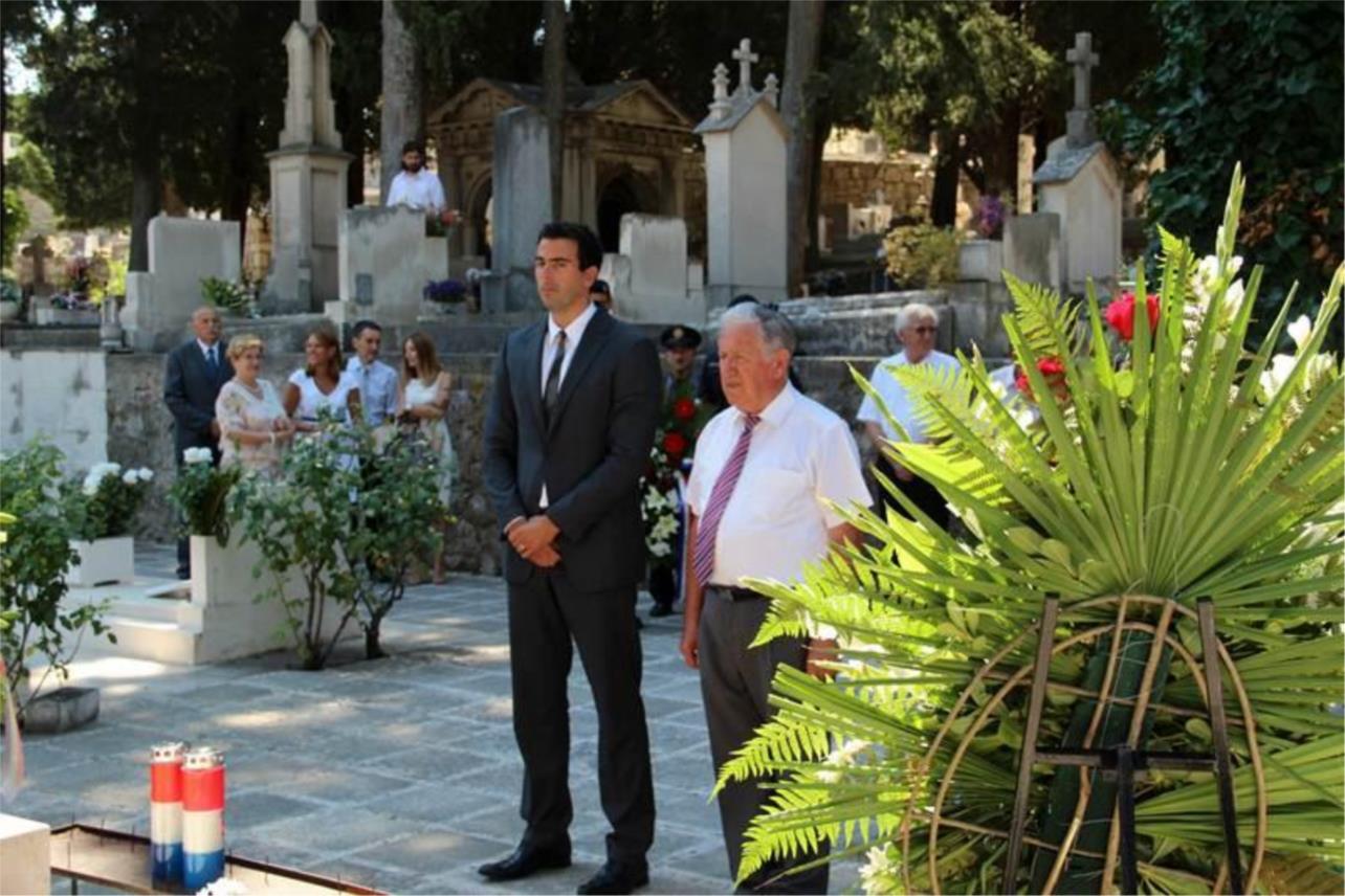 Položeni vijenci kod Spomen-križa na Boninovu 0