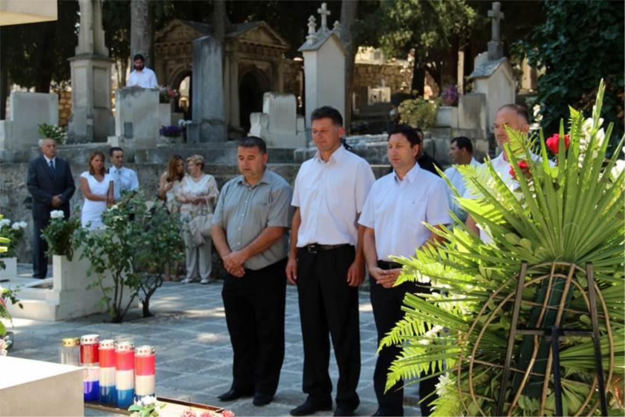 Položeni vijenci kod Spomen-križa na Boninovu 0