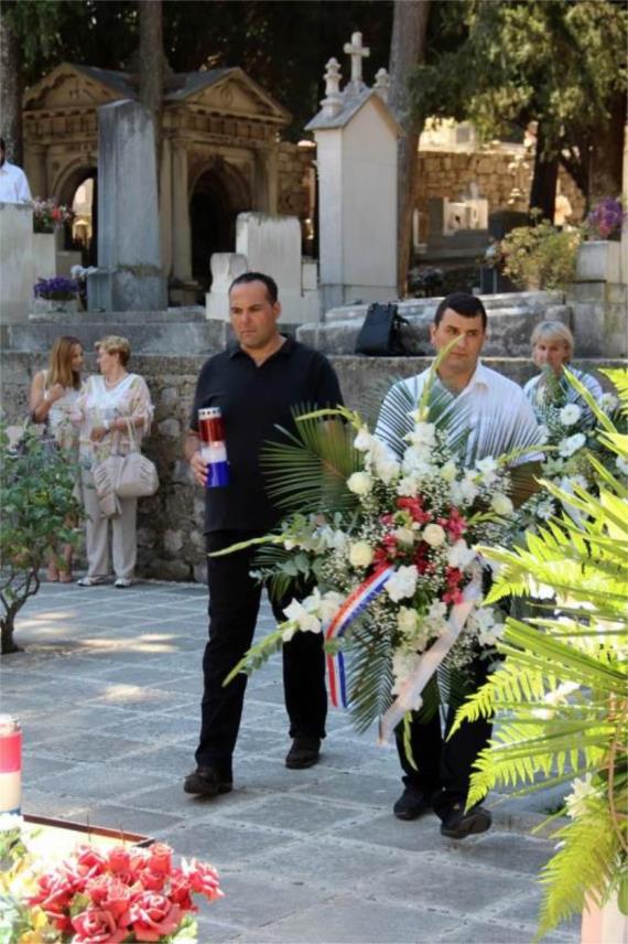 Položeni vijenci kod Spomen-križa na Boninovu 0