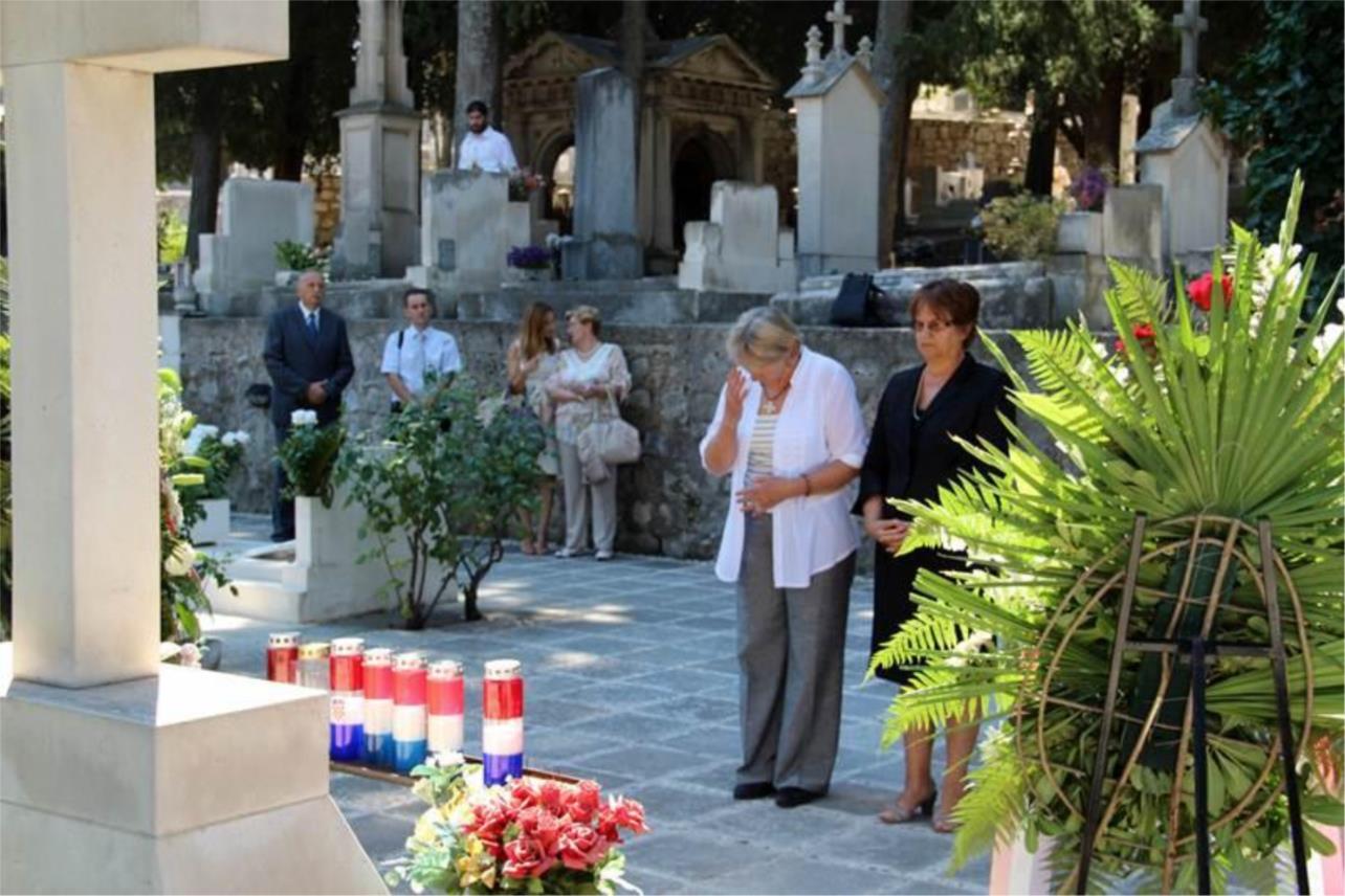 Položeni vijenci kod Spomen-križa na Boninovu 0