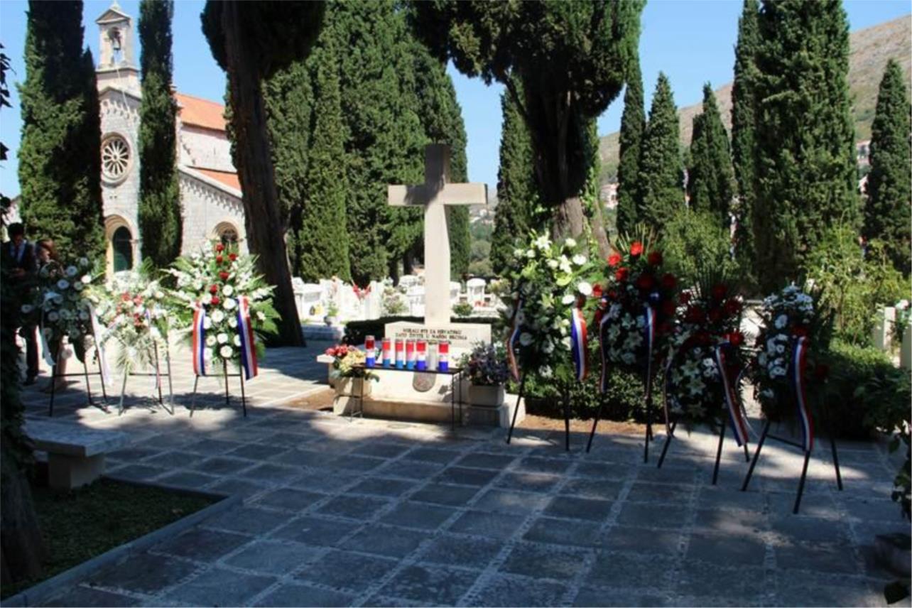 Položeni vijenci kod Spomen-križa na Boninovu 0