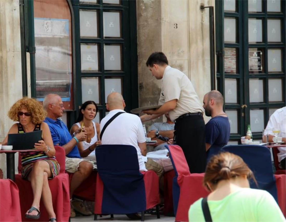 Sanja Duggan u Gradskoj kavani 0