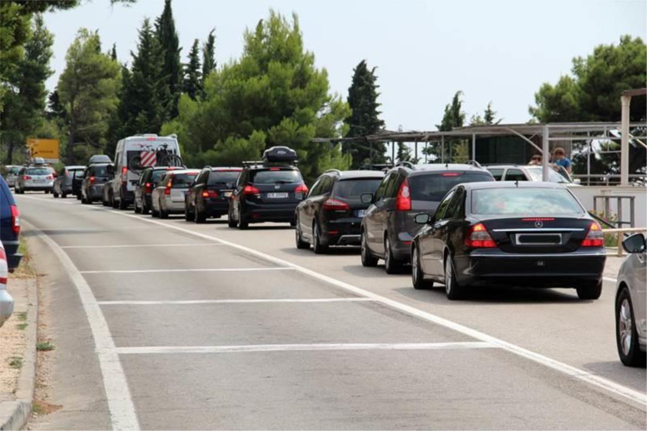 Gužva na ulazu u Grad 0