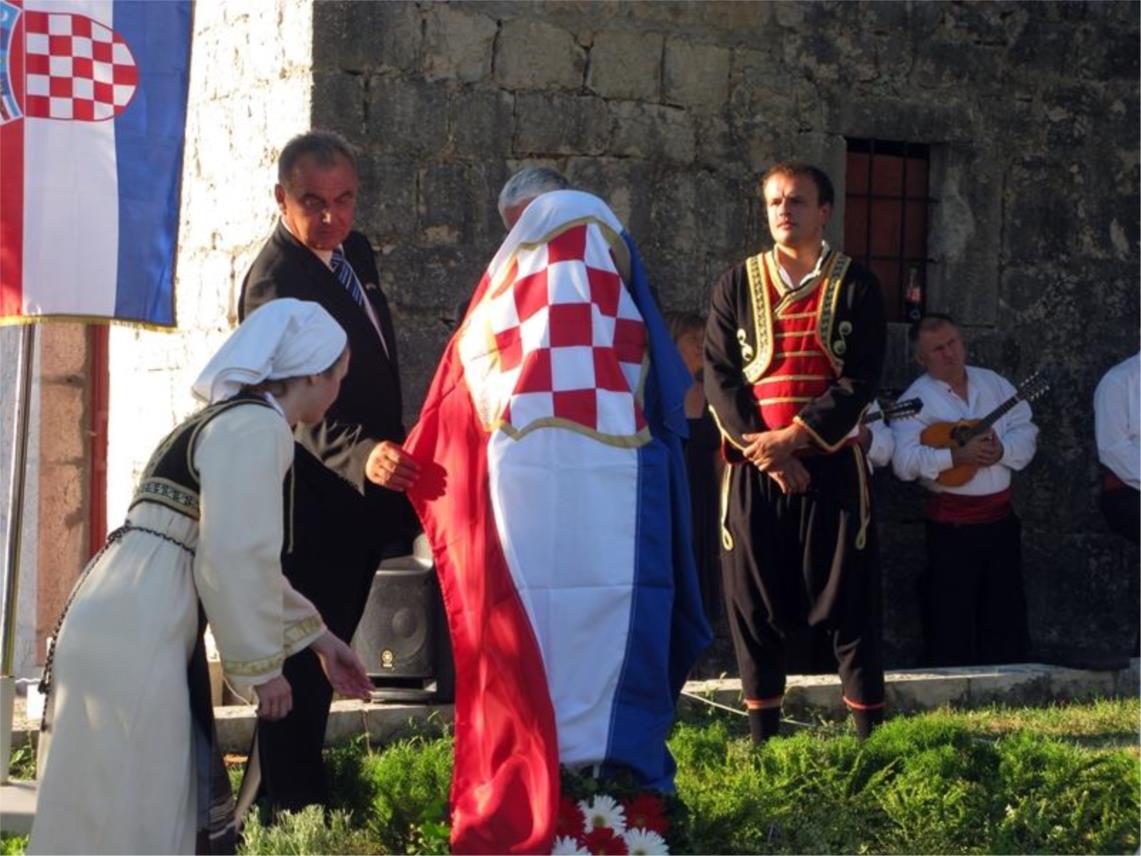 Otkrivanje spomenika Niki Brajiću u Ravnom 0