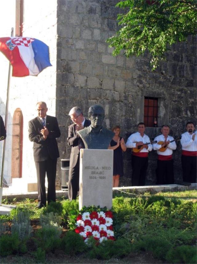 Otkrivanje spomenika Niki Brajiću u Ravnom 0