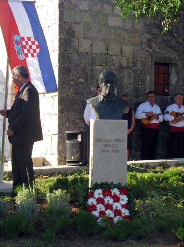 Otkrivanje spomenika Niki Brajiću u Ravnom 0