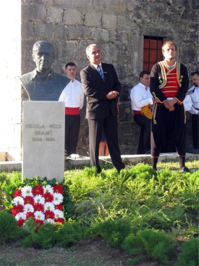 Otkrivanje spomenika Niki Brajiću u Ravnom 0