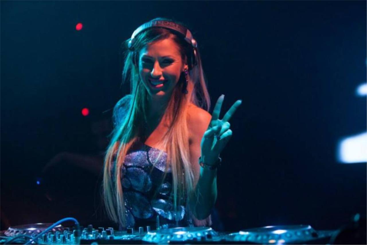 Dj Lia  0