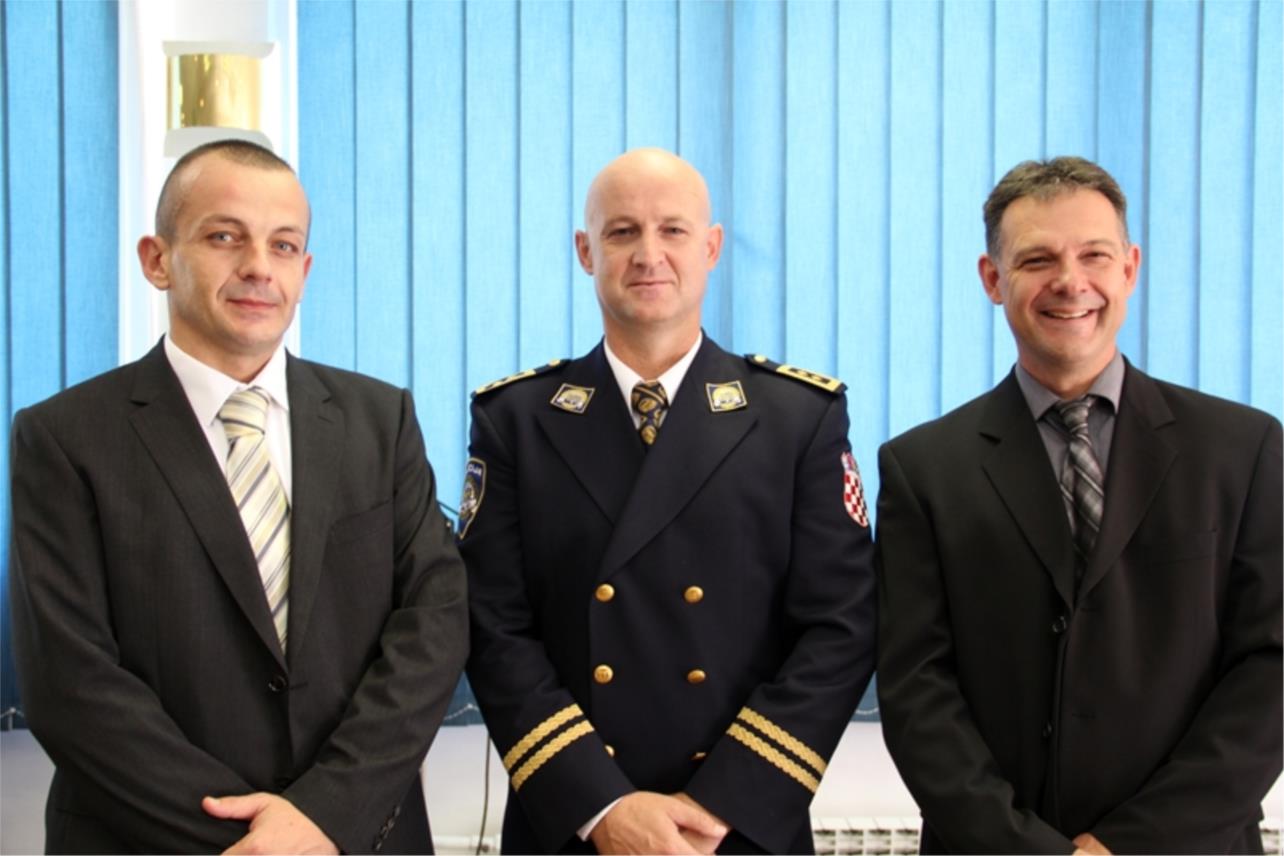 policija