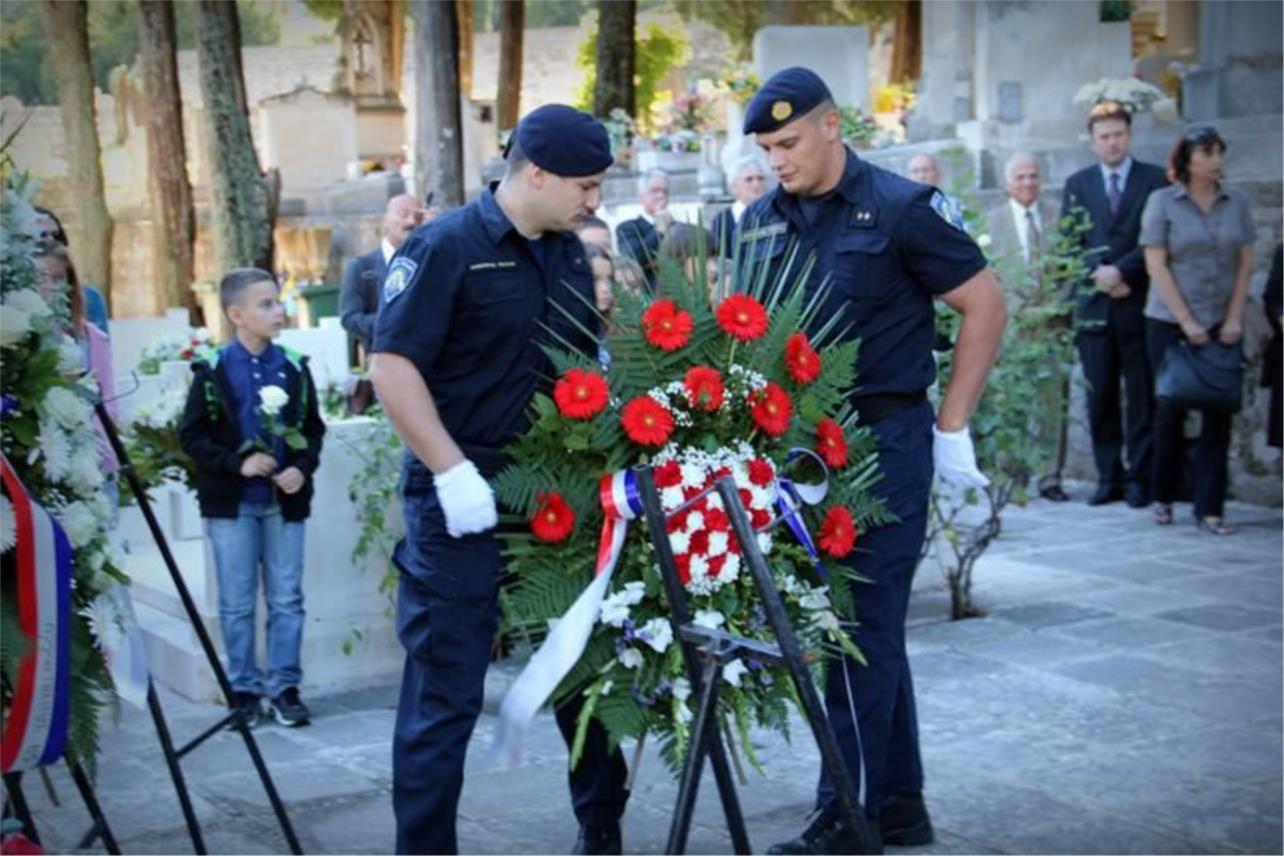 Boninovo polaganje vijenaca 0