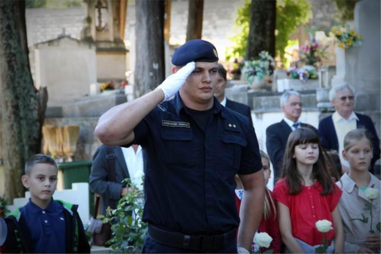 Boninovo polaganje vijenaca 0