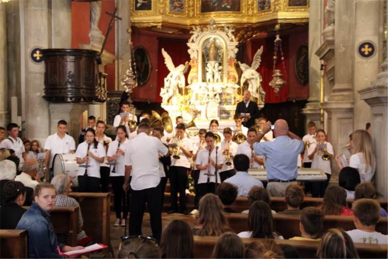 Crkva sv. Vlaha_ osnovnoskolci 0