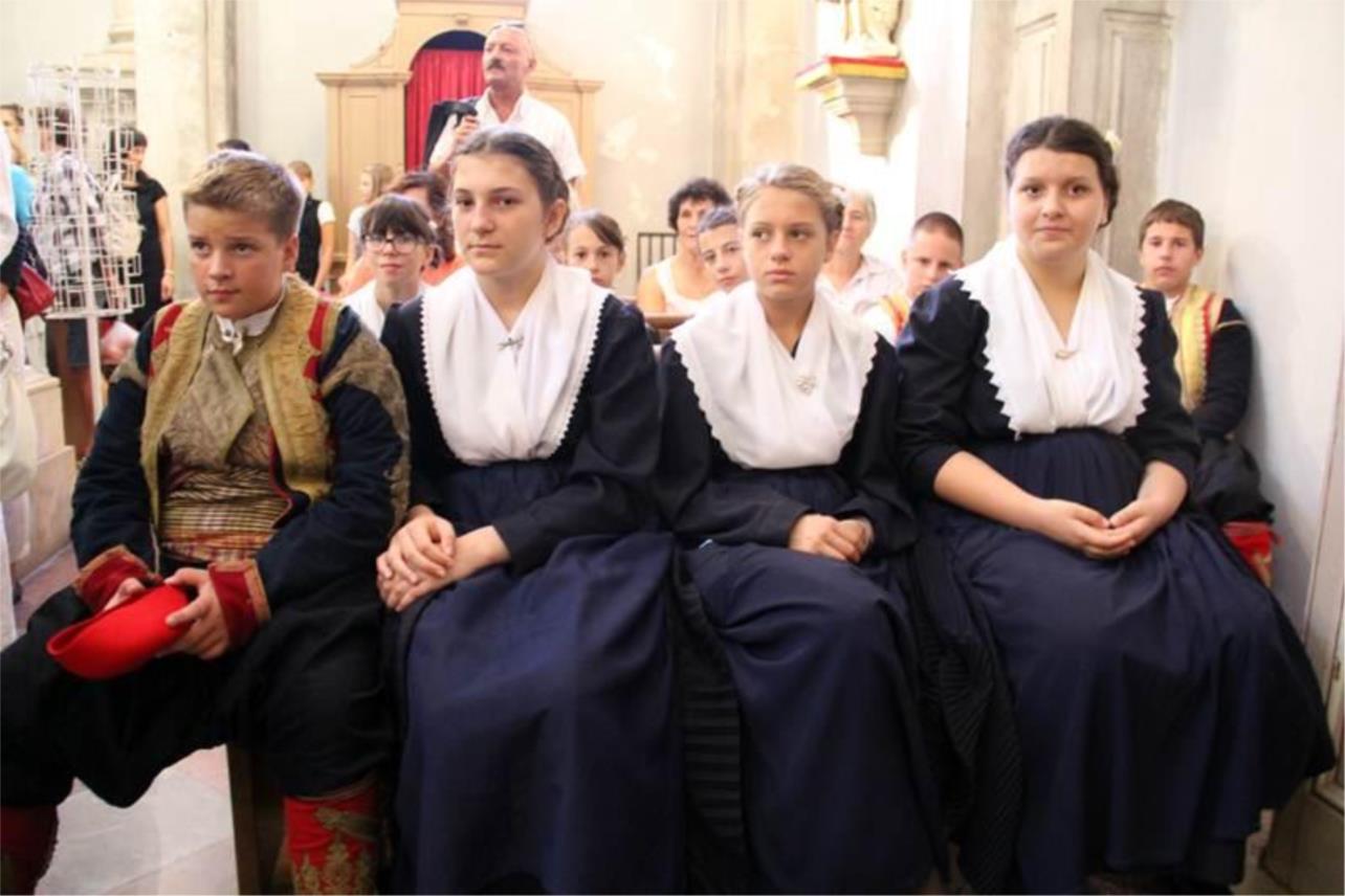 Crkva sv. Vlaha_ osnovnoskolci 0