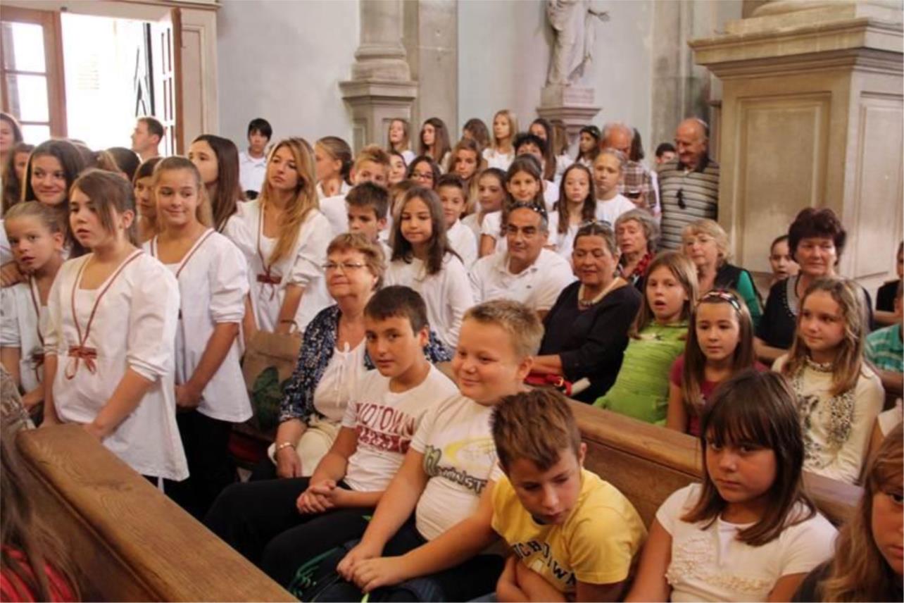 Crkva sv. Vlaha_ osnovnoskolci 0
