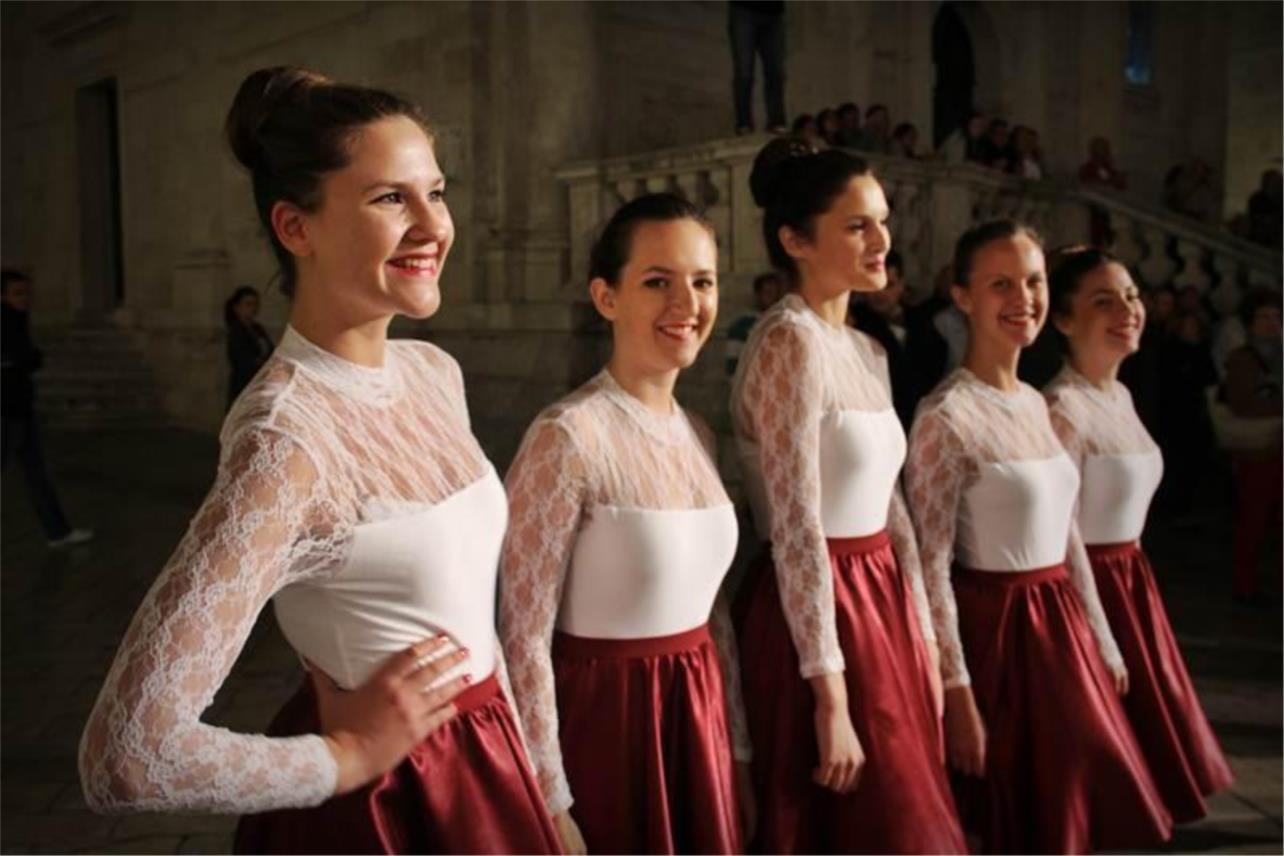 Folklor Stradun 0