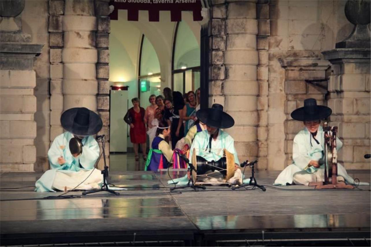 Folklor Stradun 0