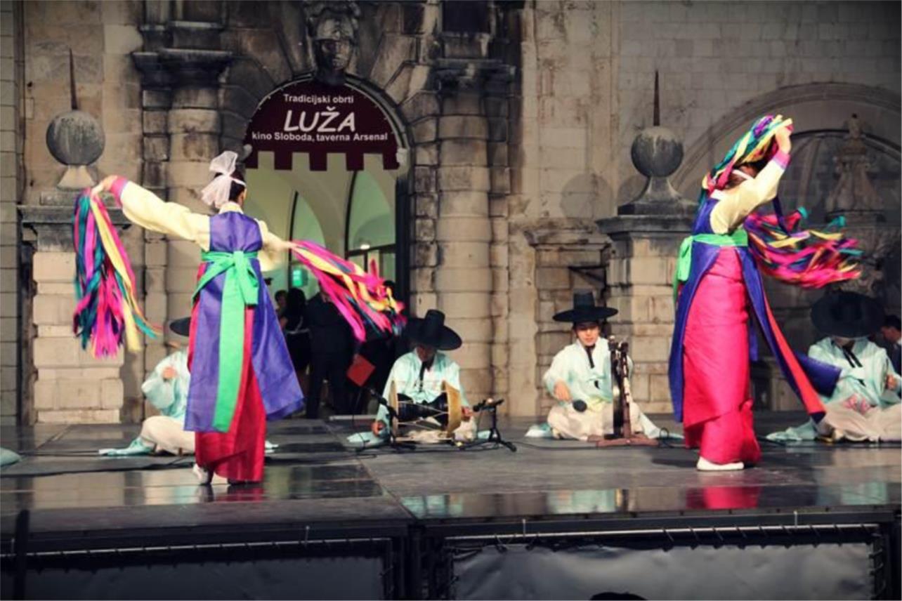 Folklor Stradun 0