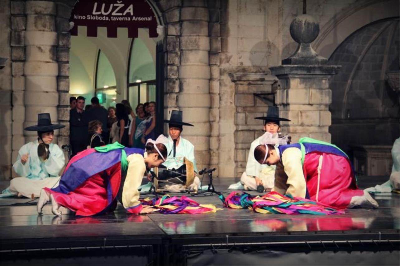 Folklor Stradun 0