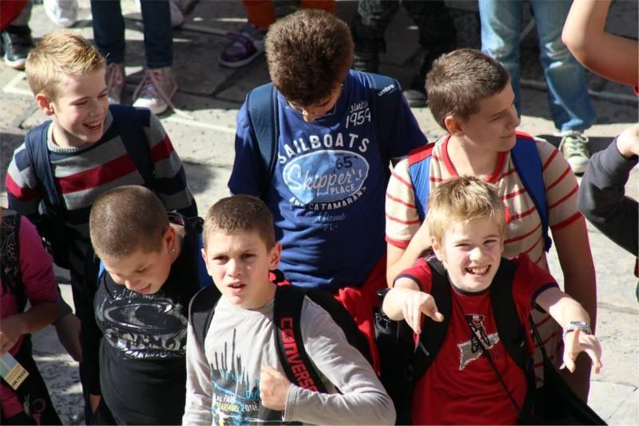 Milenijska fotografija 'Čitaj mi' 0