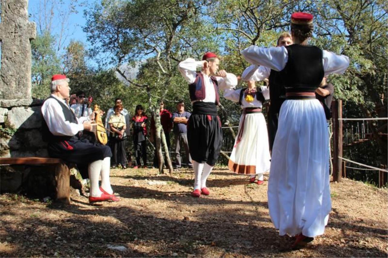 Cadmos Village 0