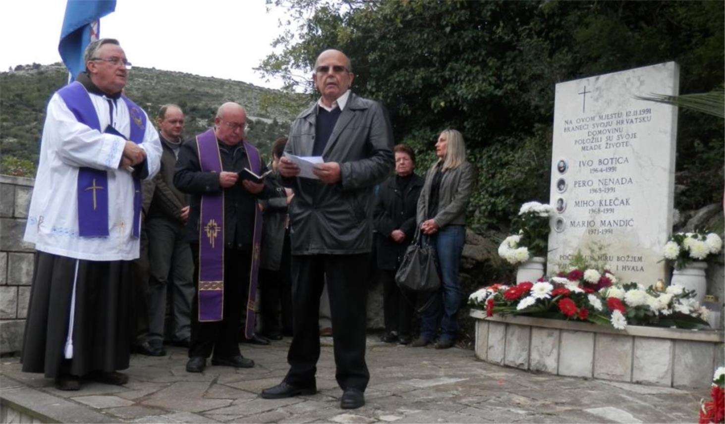 Polaganje vijenaca komolac-Strinćijera 