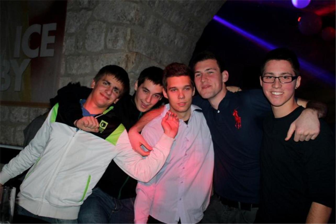 Hladno Pivo 0