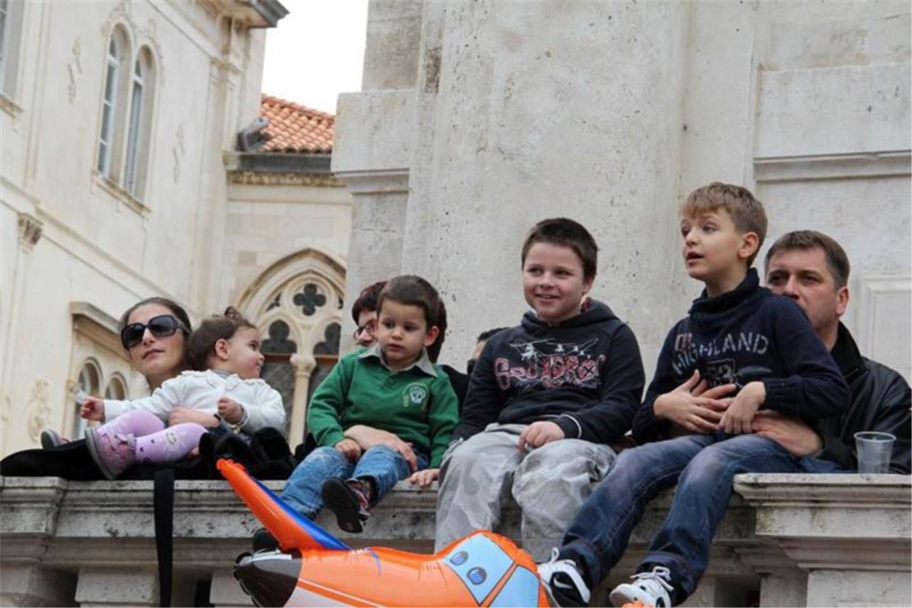 Doček za djecu na Stradunu 0