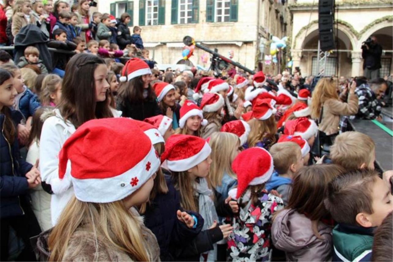 Doček za djecu na Stradunu 0