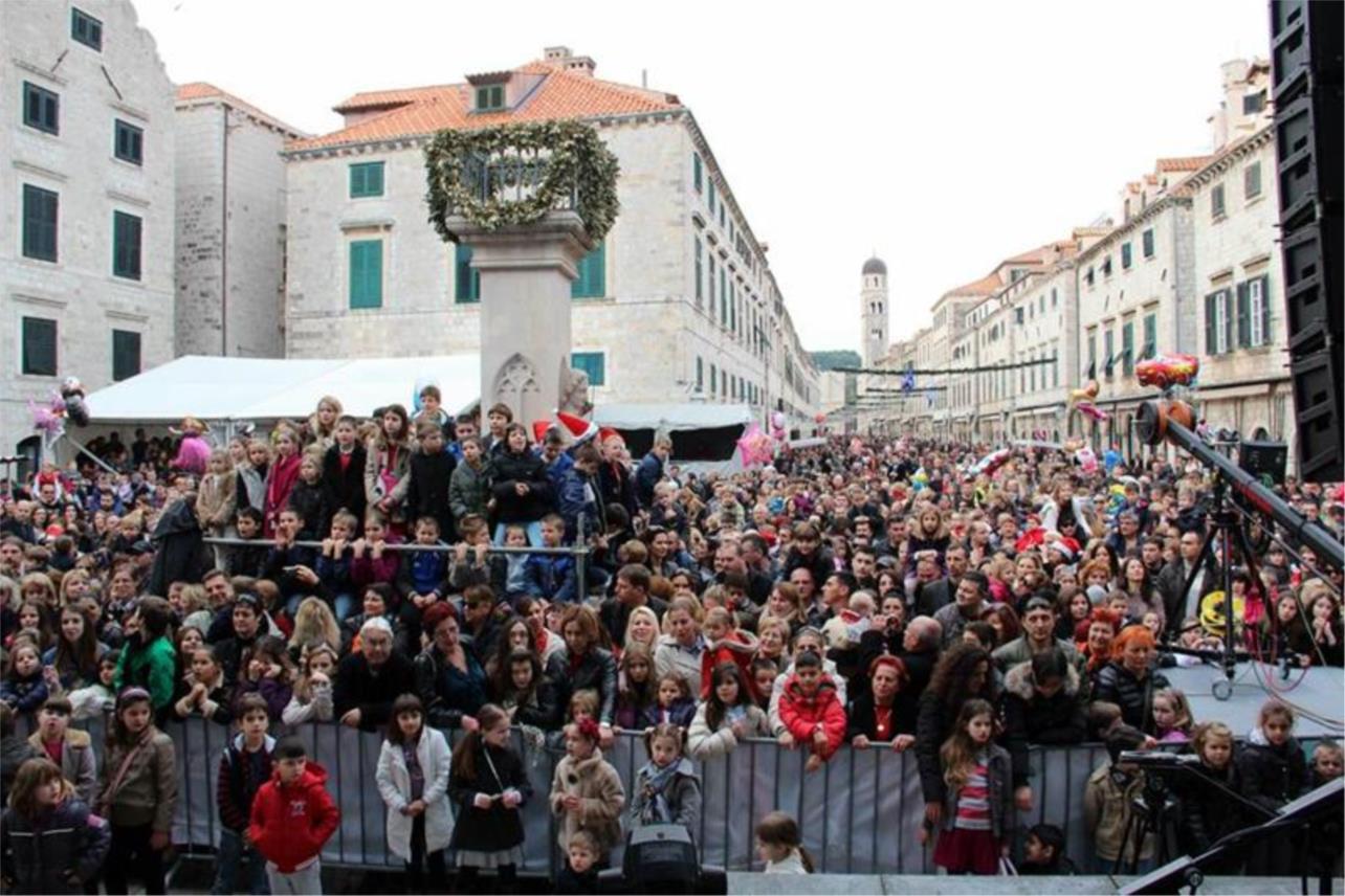 Doček za djecu na Stradunu 0