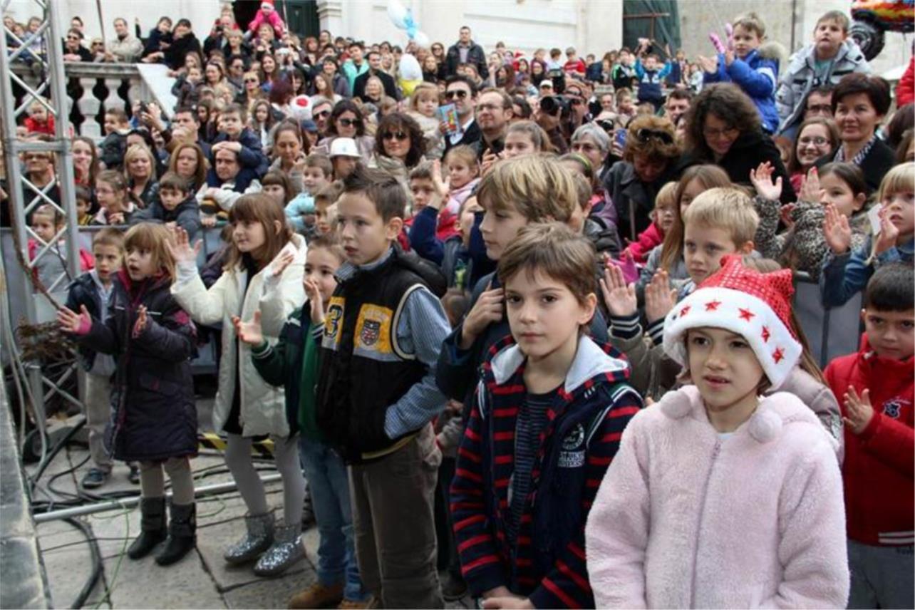 Doček za djecu na Stradunu 0