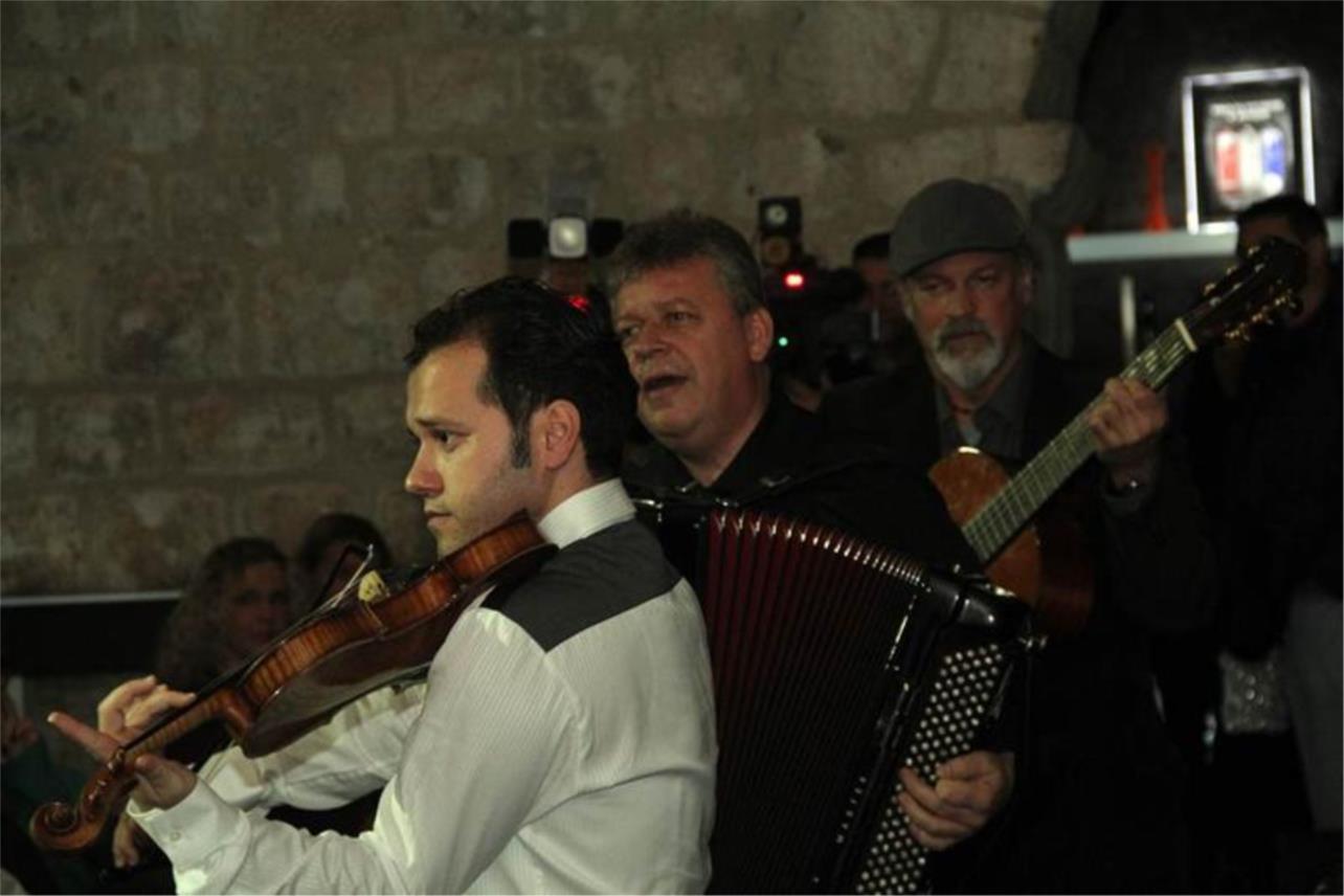 Festa- Rade Šerbedžija 0