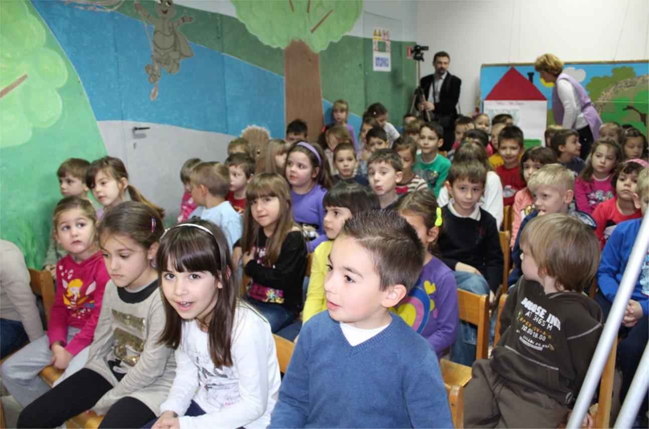 Djeca iz Pčelice dobila tradicijske drvene igrače