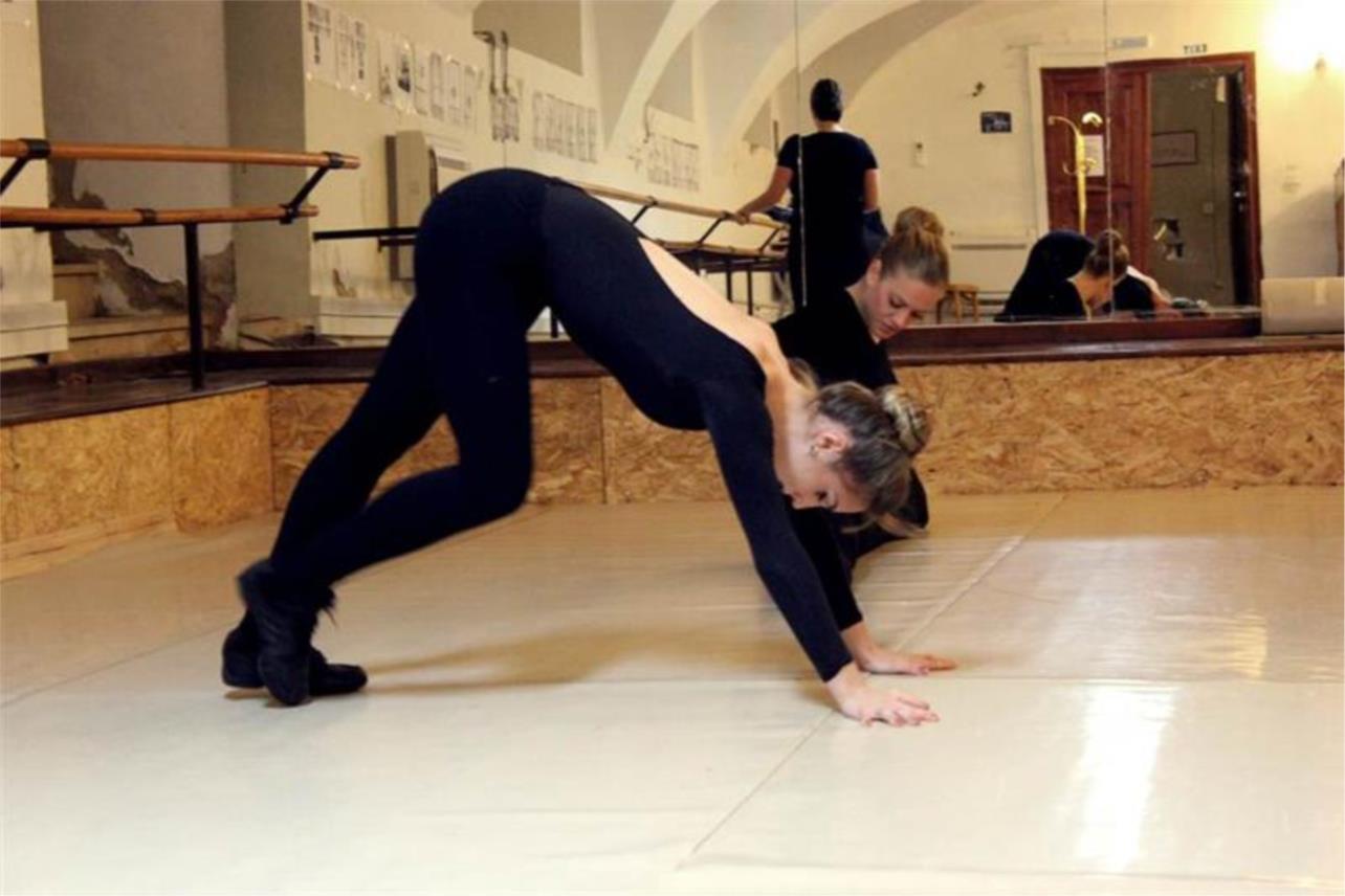 Baletni studio  0