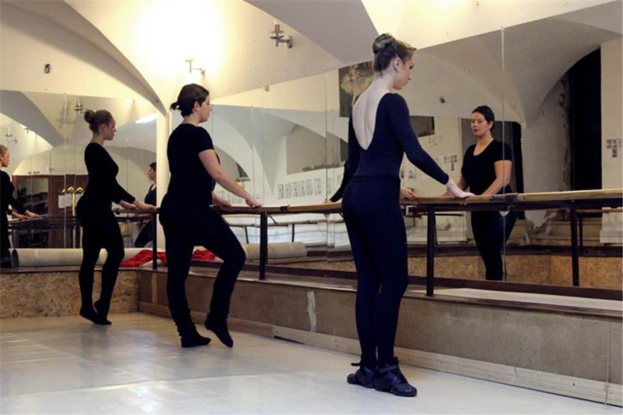 Baletni studio  0
