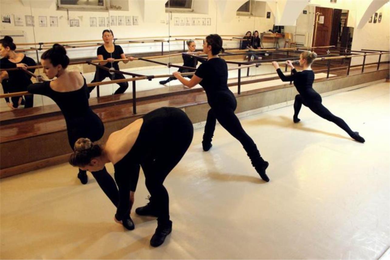 Baletni studio  0