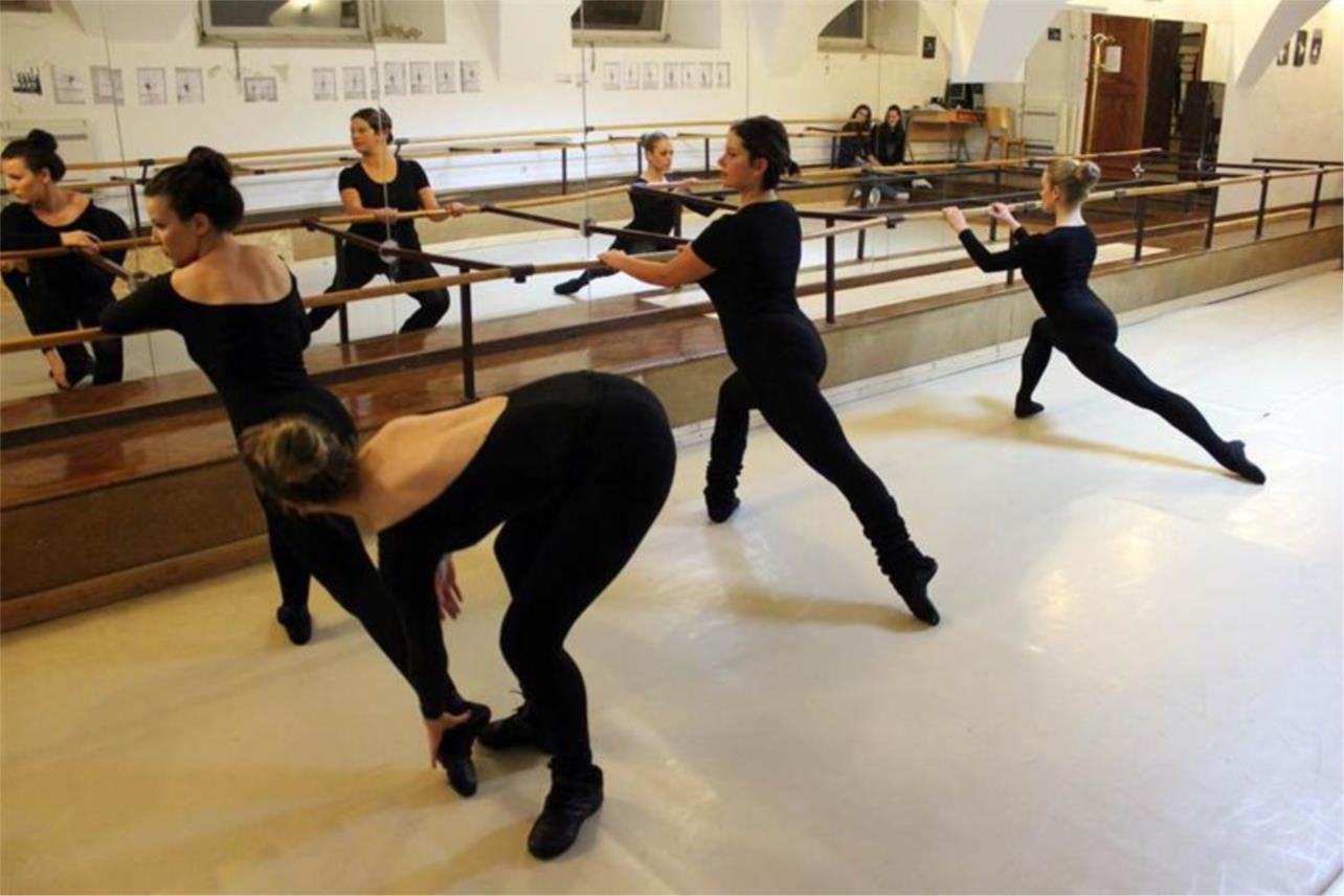 Baletni studio  0
