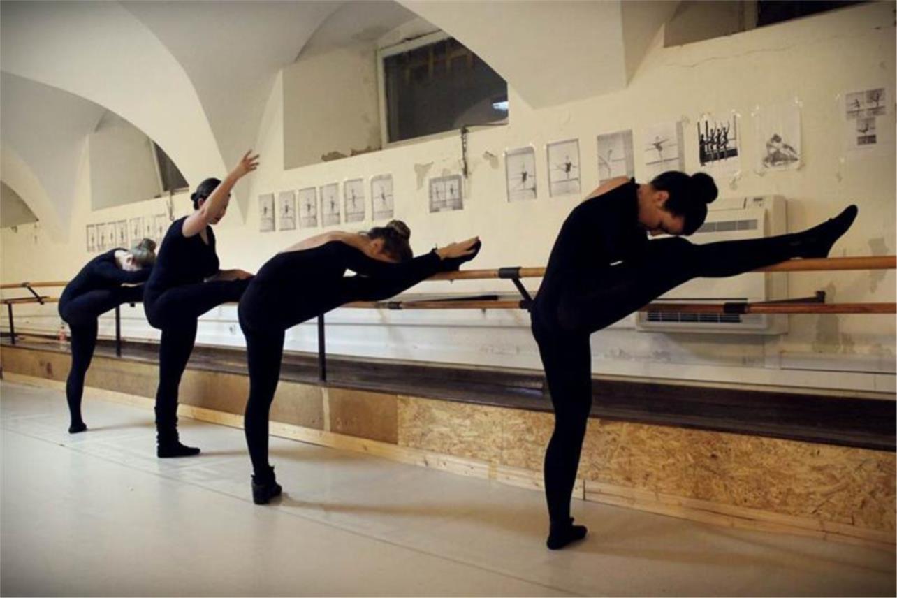 Baletni studio  0